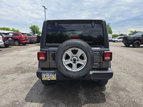 Used 2022 Jeep Wrangler Unlimited Sport AWD/4WD image 6