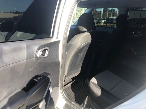 Used 2020 Kia Soul S image 13