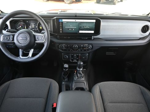Used 2025 Jeep Wrangler Unlimited Sahara w/ Safety Group AWD/4WD image 30