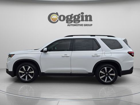 Certified 2024 Honda Pilot Touring image 3