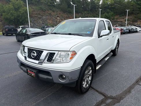 Used 2016 Nissan Frontier SL AWD/4WD image 3