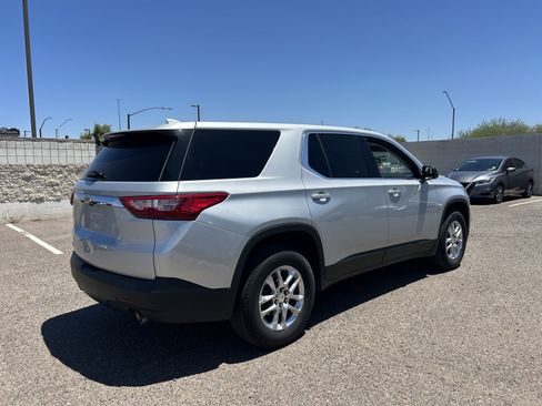 Used 2021 Chevrolet Traverse LS FWD image 4