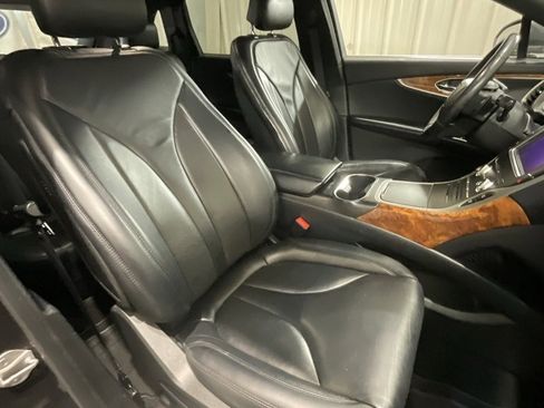 Used 2019 Lincoln Nautilus Select image 13