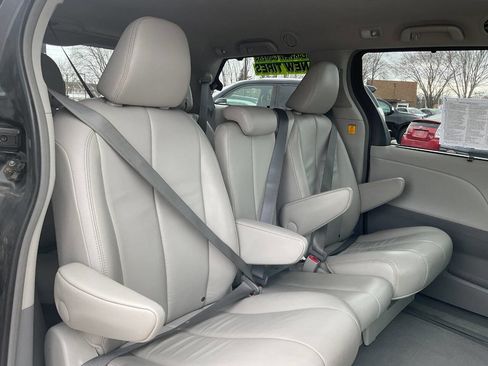 Used 2012 Toyota Sienna XLE image 35