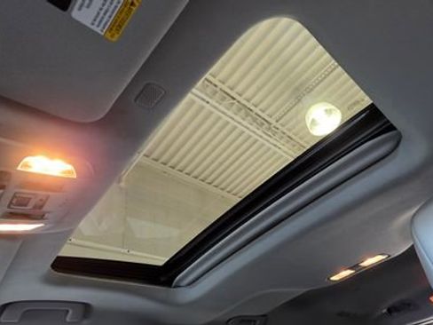 Used 2022 Toyota Highlander XLE image 22