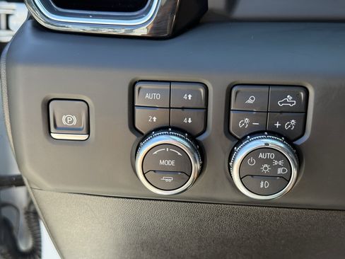 Used 2025 GMC Sierra 3500 Denali AWD/4WD image 25