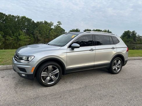 Used 2020 Volkswagen Tiguan SEL FWD image 2