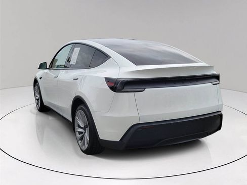 Used 2026 Tesla Model Y 2WD image 4