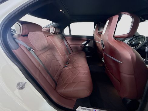 Used 2025 BMW i7 eDrive50 w/ M Sport Package image 27