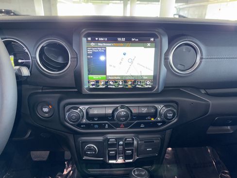 Used 2023 Jeep Wrangler Unlimited Sahara AWD/4WD image 26