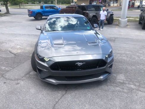 Used 2021 Ford Mustang GT RWD image 3