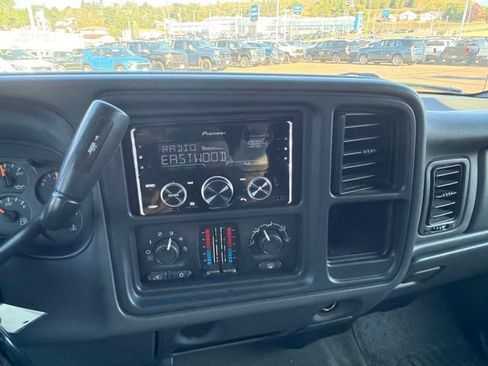 Used 2005 GMC Sierra 1500 SLE w/ Off-Road Package AWD/4WD image 13