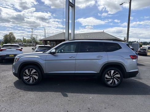 Used 2024 Volkswagen Atlas SE AWD/4WD image 2
