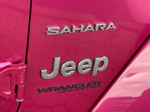 Used 2022 Jeep Wrangler Unlimited Sahara w/ LED Lighting Group AWD/4WD image 29