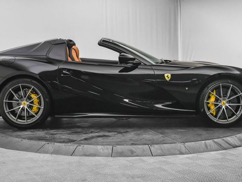 Used 2022 Ferrari 812 GTS image 10