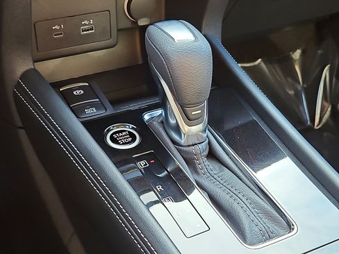 Certified 2024 Nissan Kicks SR w/ SR Premium Package image 15