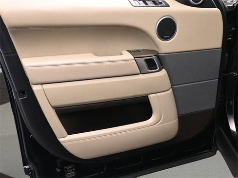 Used 2017 Land Rover Range Rover Sport HSE image 9