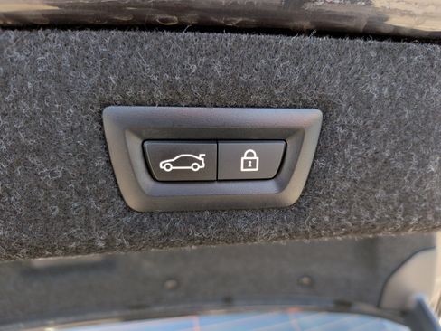 Certified 2023 BMW 530e w/ Premium Package image 40