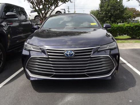 Used 2022 Toyota Avalon Limited w/ Advanced Safety Package FWD image 2