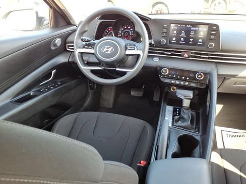 Used 2022 Hyundai Elantra SEL FWD image 4