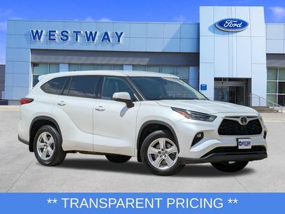 Used 2022 Toyota Highlander LE
