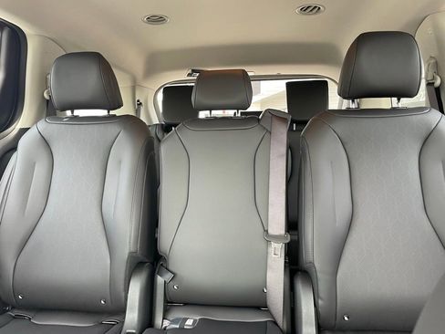 New 2026 Kia Carnival FWD image 23