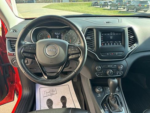 Used 2021 Jeep Cherokee Latitude Plus AWD/4WD image 18