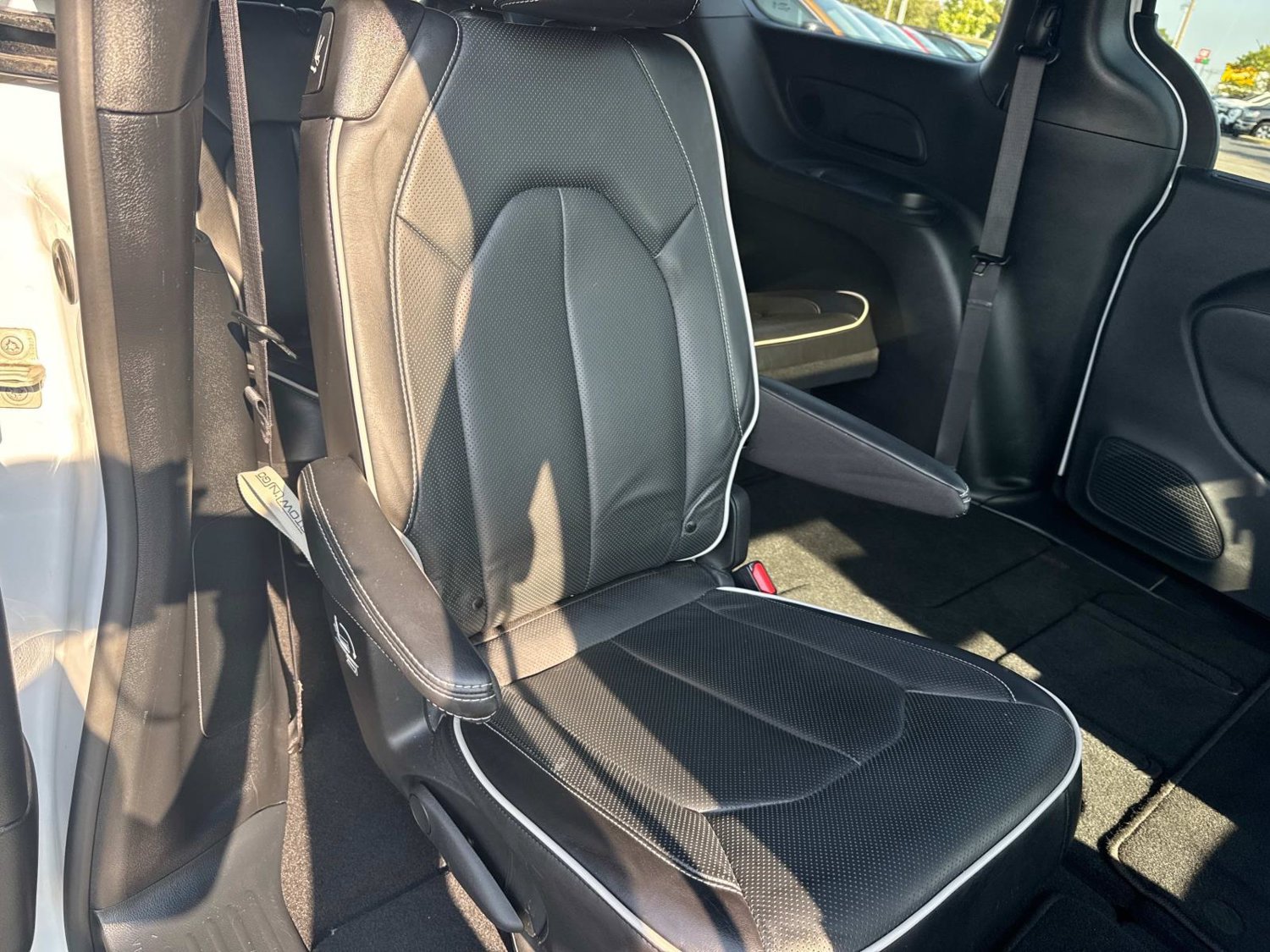Used 2026 Chrysler Pacifica Limited FWD image 19