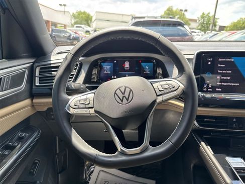 Used 2024 Volkswagen Atlas Cross Sport SE FWD image 14