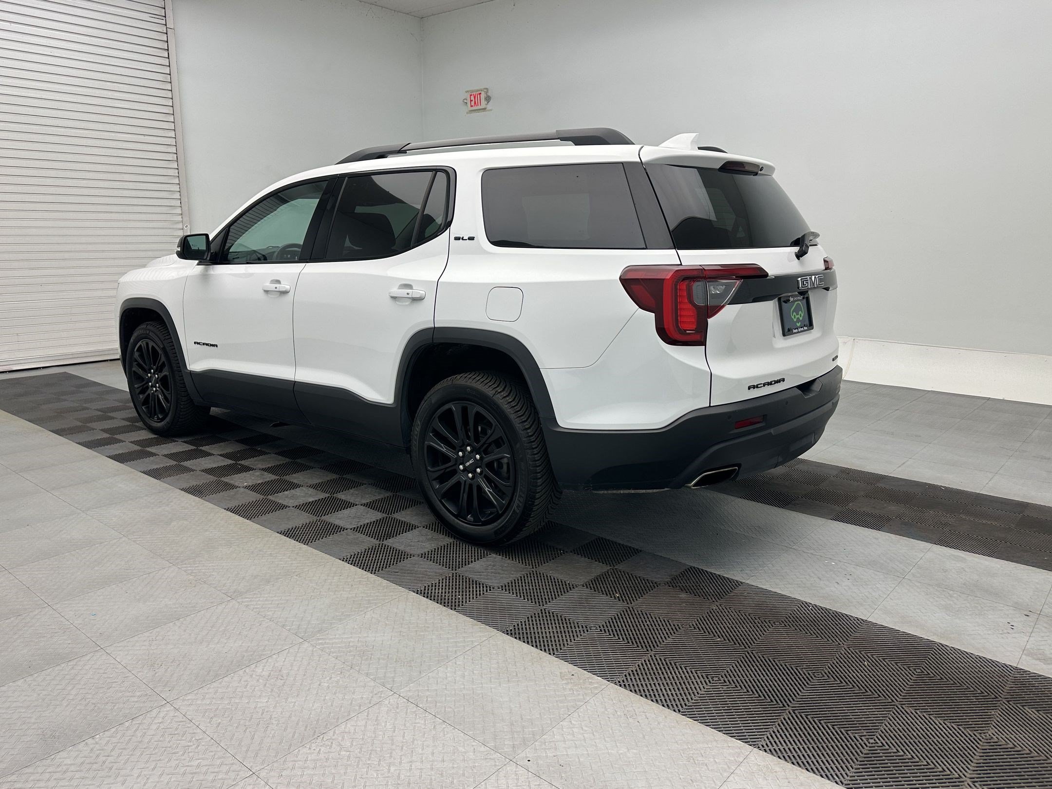Certified 2023 GMC Acadia SLE w/ Driver Convenience Package AWD/4WD image 3