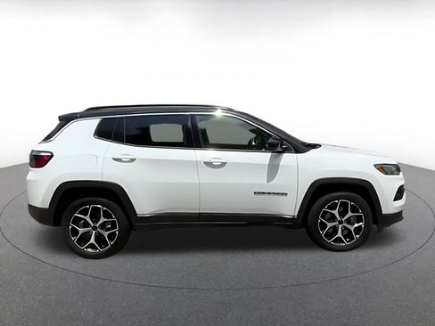 Used 2025 Jeep Compass Limited AWD/4WD image 15