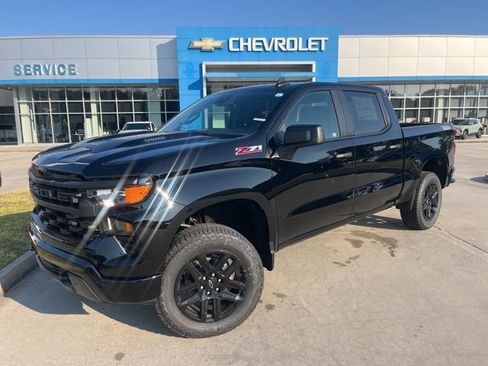 New 2026 Chevrolet Silverado 1500 Custom Trail Boss w/ Turbomax Blackout Package AWD/4WD image 2