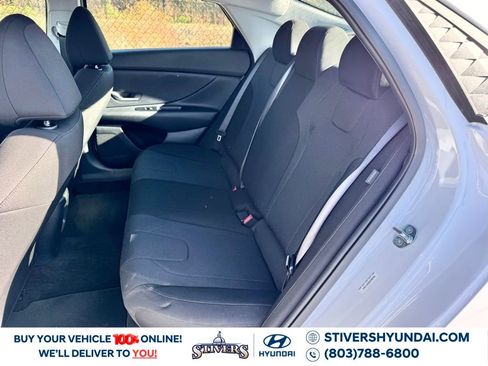 Certified 2025 Hyundai Elantra SE image 20