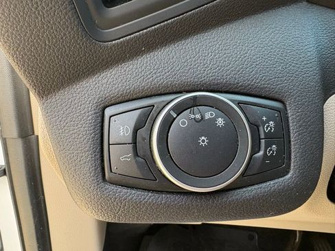 Used 2019 Ford Escape SE image 22