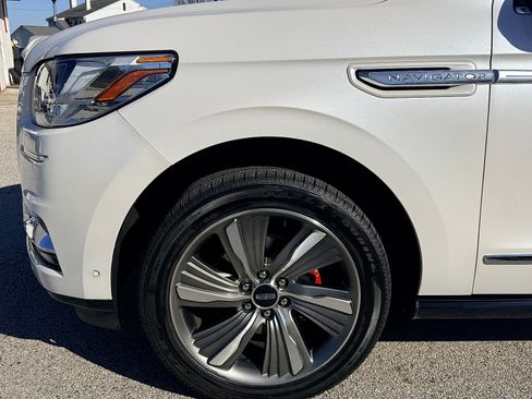 Used 2018 Lincoln Navigator L Reserve w/ Technology Package image 12