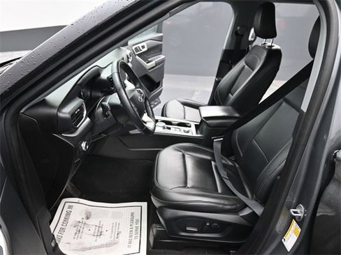 Used 2022 Ford Explorer XLT w/ Equipment Group 202A image 14