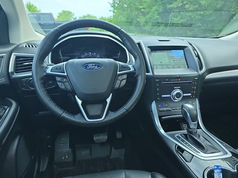 Used 2018 Ford Edge Titanium w/ Equipment Group 302A AWD/4WD image 19