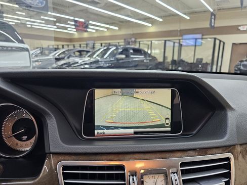 Used 2014 Mercedes-Benz E 550 4MATIC Sedan image 31