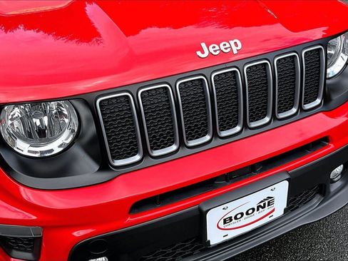 Certified 2023 Jeep Renegade Latitude w/ Premium Group image 29