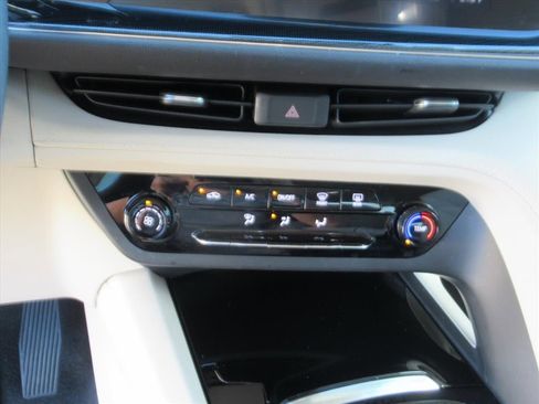 Used 2023 Buick Envision Preferred FWD image 22