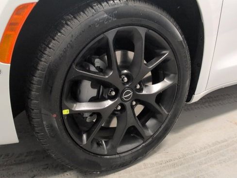 New 2026 Chrysler Pacifica Select image 9