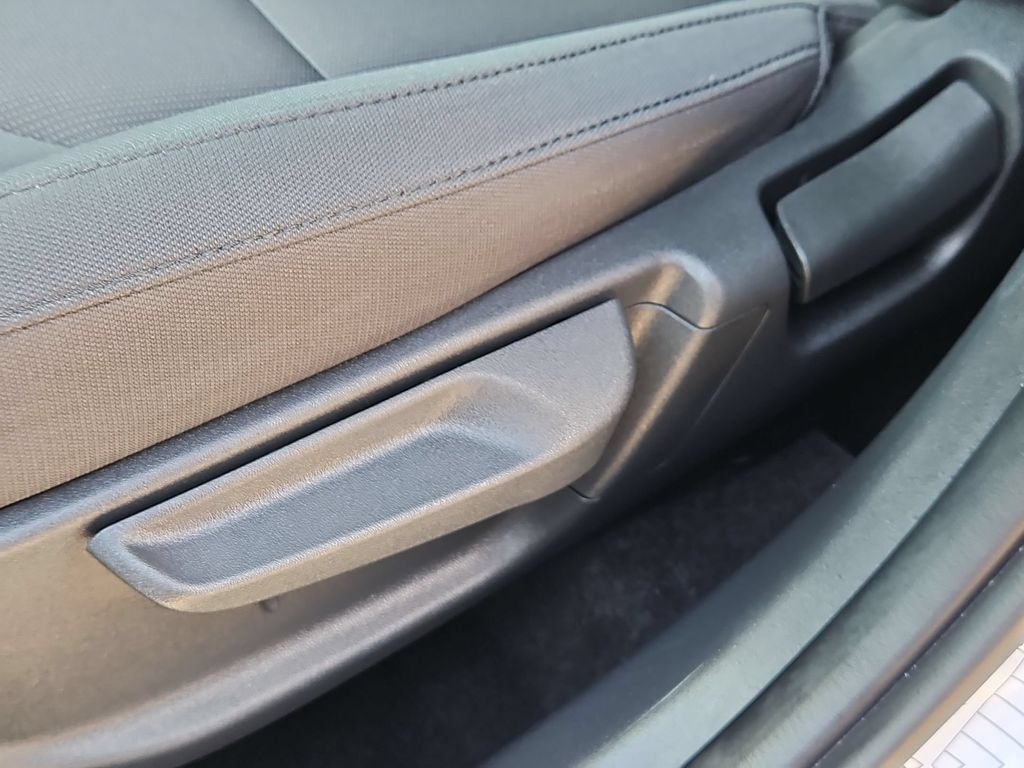Used 2025 Kia Niro LX FWD image 14