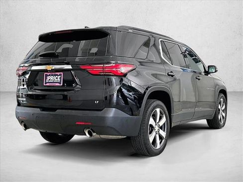 Used 2022 Chevrolet Traverse LT w/ LT Premium Package FWD image 2