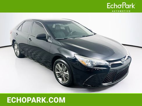 Used 2017 Toyota Camry SE FWD image 1