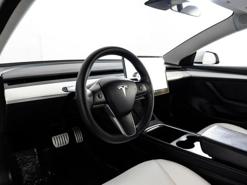 Used 2021 Tesla Model 3 Performance image 2