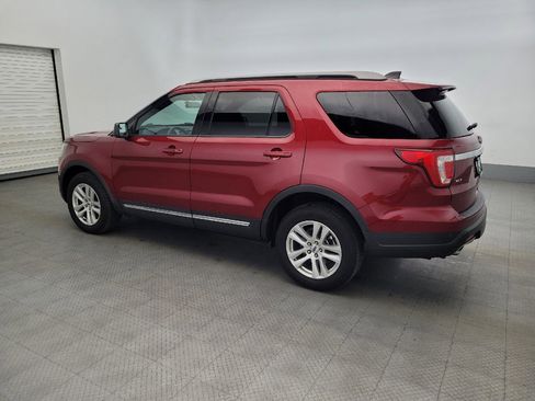 Used 2018 Ford Explorer XLT image 3