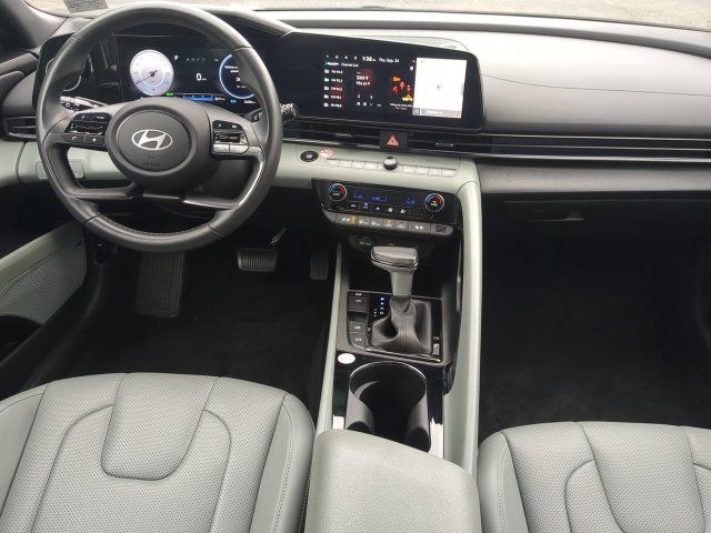 Used 2025 Hyundai Elantra Limited FWD image 13