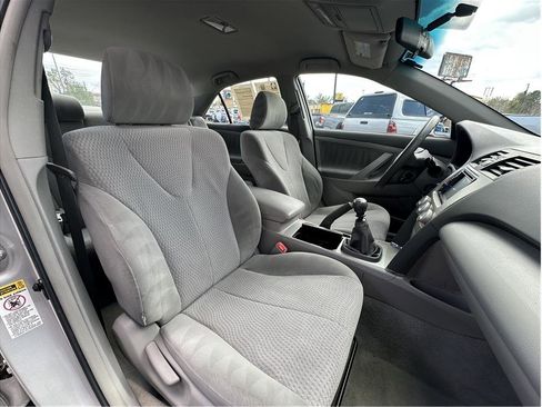 Used 2011 Toyota Camry FWD image 4