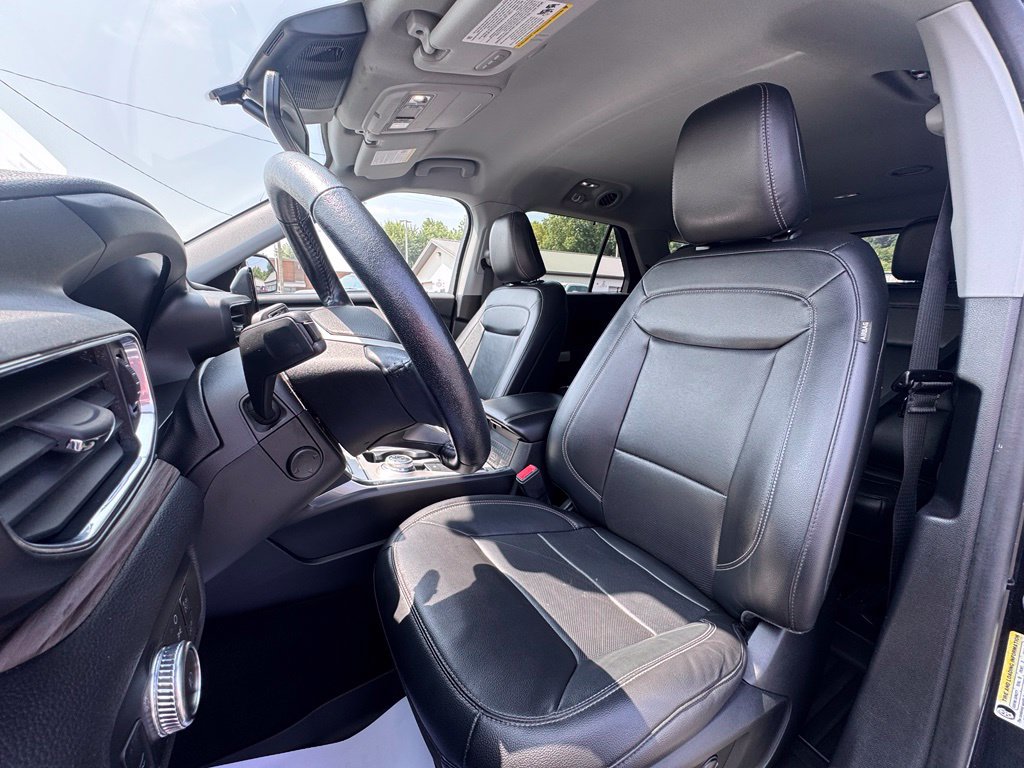Used 2022 Ford Explorer Limited w/ Equipment Group 301A AWD/4WD image 11