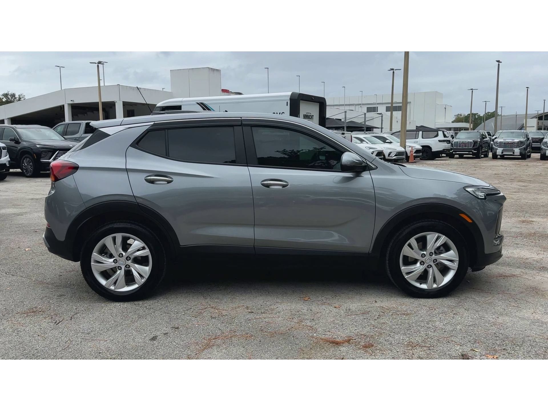 Used 2025 Buick Encore GX Preferred FWD image 9